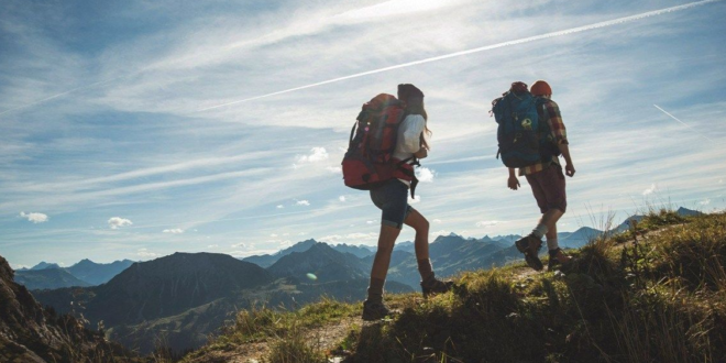 7 Tips Saat Mendaki Gunung